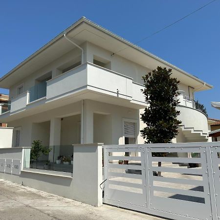 White B&B Pagliare Bagian luar foto